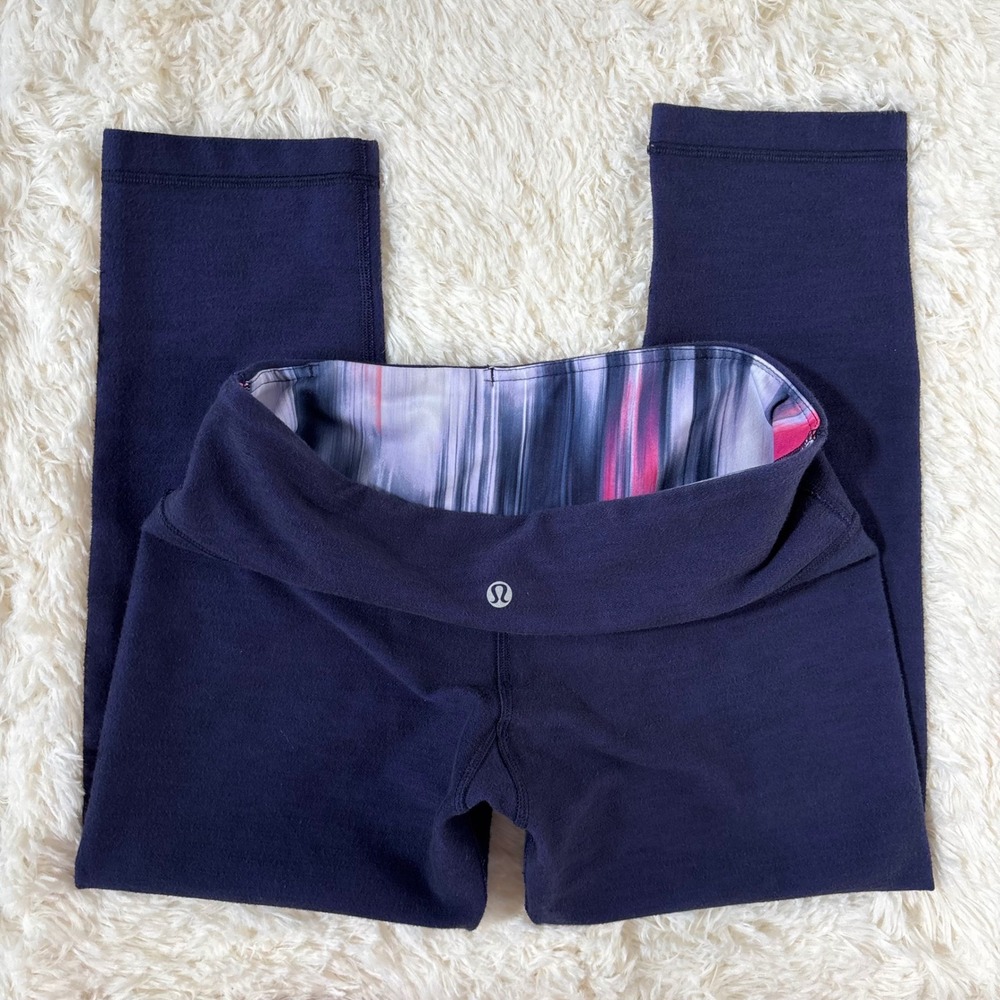 Lululemon Wunder Under Crop Navy Blue Reversible Yoga Leggings Size 6